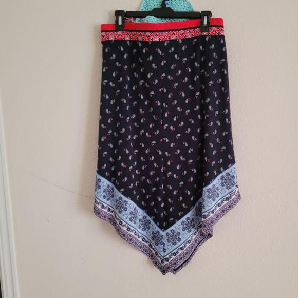 A dark navy blue skirt very soft struchi fabric type quality. Size MM. - Picture 5 of 5